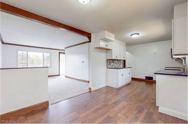 Building Photo - 240 Stardust Dr