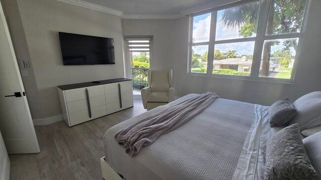 Building Photo - 191 SE 20th Ave