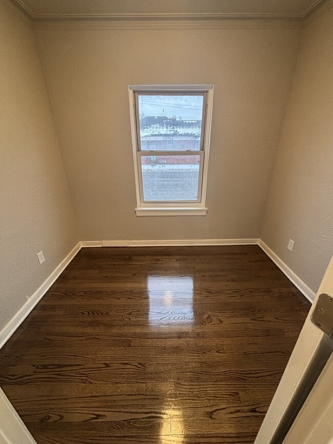 Building Photo - 373 Taft Pl