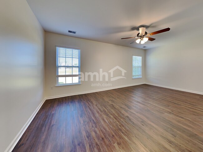 Building Photo - 6 Briarcliff Way