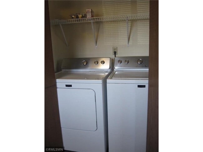 Building Photo - 1380 Heritage Dr