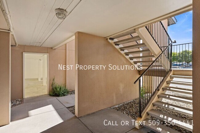 Building Photo - 2900 W Marina Dr