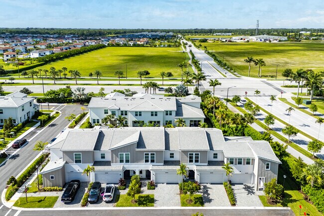 Building Photo - 16474 Helix Ct