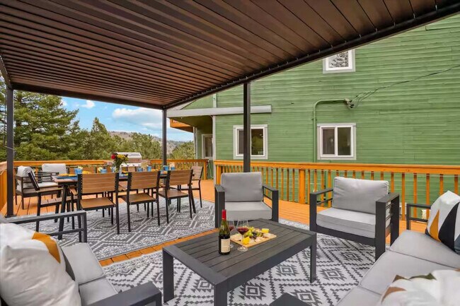 Building Photo - 6186 Sunshine Canyon Dr