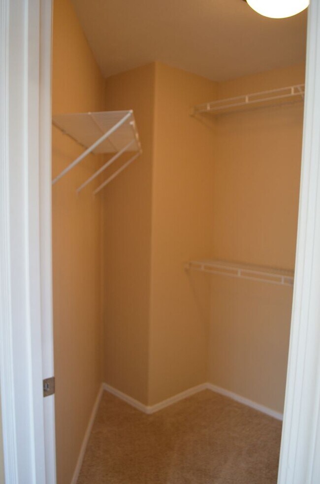 Building Photo - MOVE IN Special!!  Biltmore 2 bedroom!