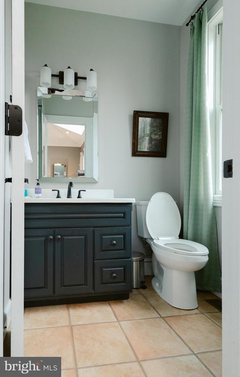 Building Photo - 15841 York Rd