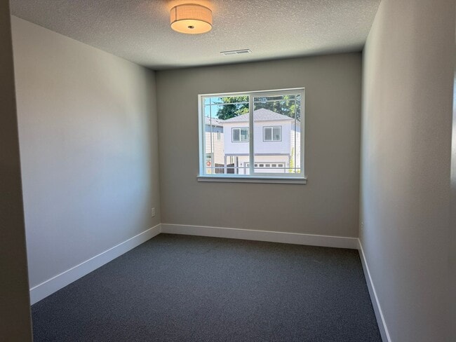 Building Photo - 9706 NE 29th Ave