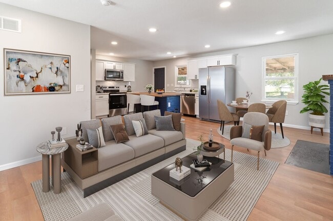 Building Photo - 181 SE State Rte 13