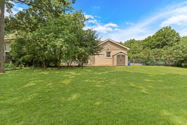 Building Photo - 1206 Lynn Terrace