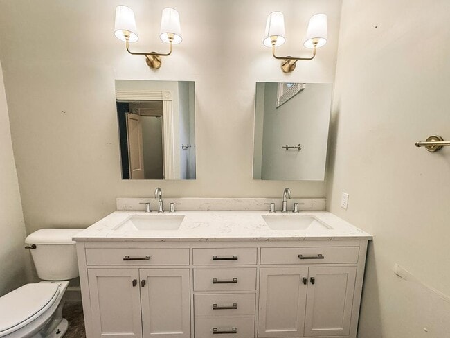 Building Photo - 305 W Brazos St