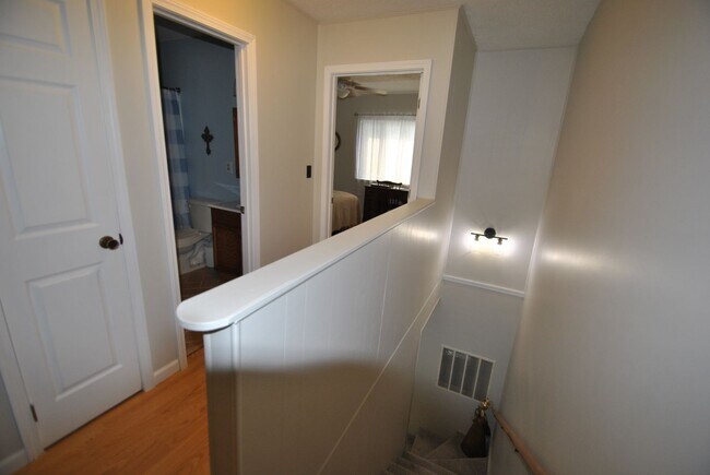 Building Photo - 70 Wilshire Heights Dr