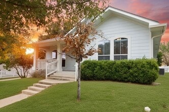 Building Photo - 3 BED 2 BATH NEW MANAGEMENT!!!!