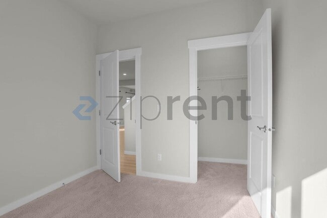 Building Photo - 1621 Seattle Hill Rd