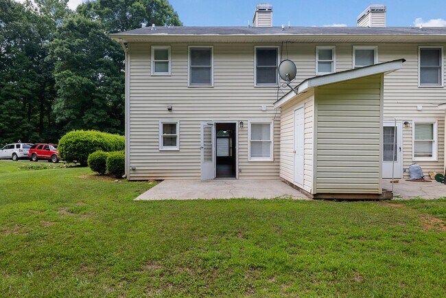 Building Photo - 4071 Hidden Hollow Dr