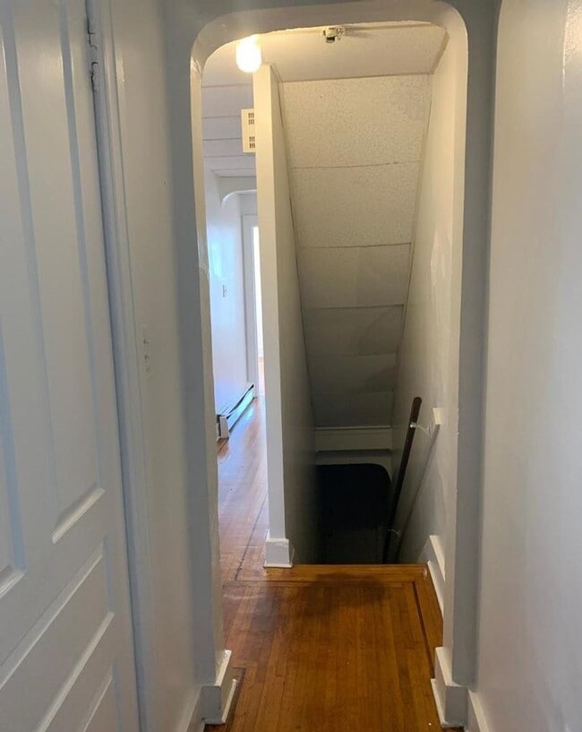 Building Photo - 667 E Philadelphia St