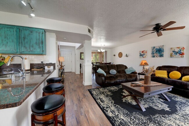 Building Photo - Fully Furnished 3-Bedroom Home Near Petroglyph Monument