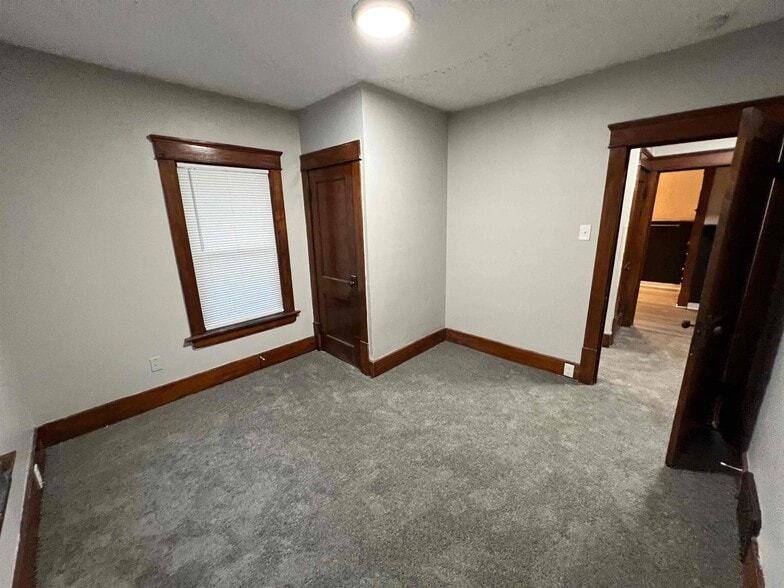 Building Photo - 1027 Delia Ave