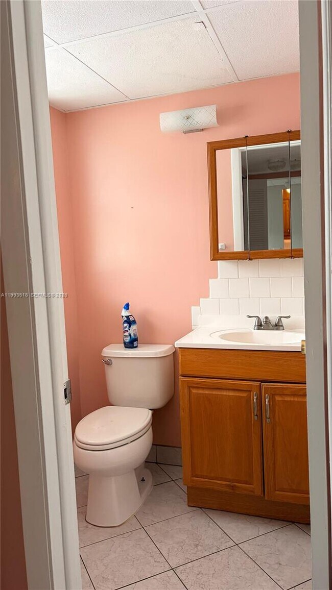 Building Photo - 7897 Golf Cir Dr