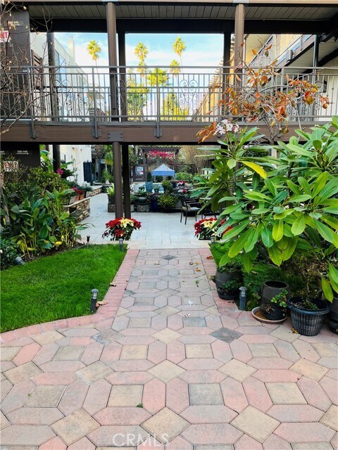 Building Photo - 525 S Ardmore Ave