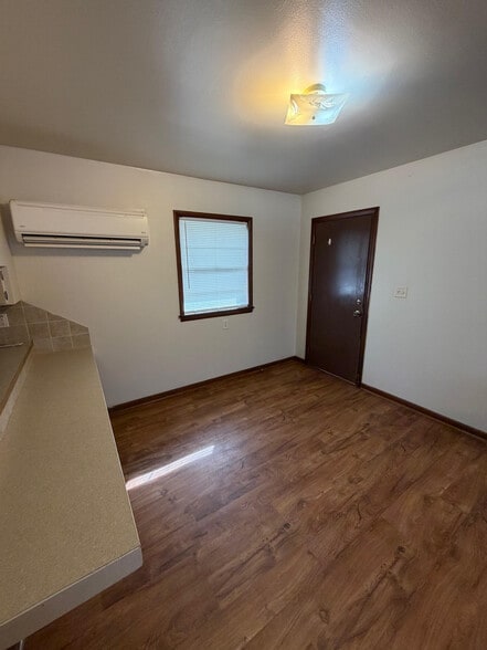 Building Photo - 602 Kaw St