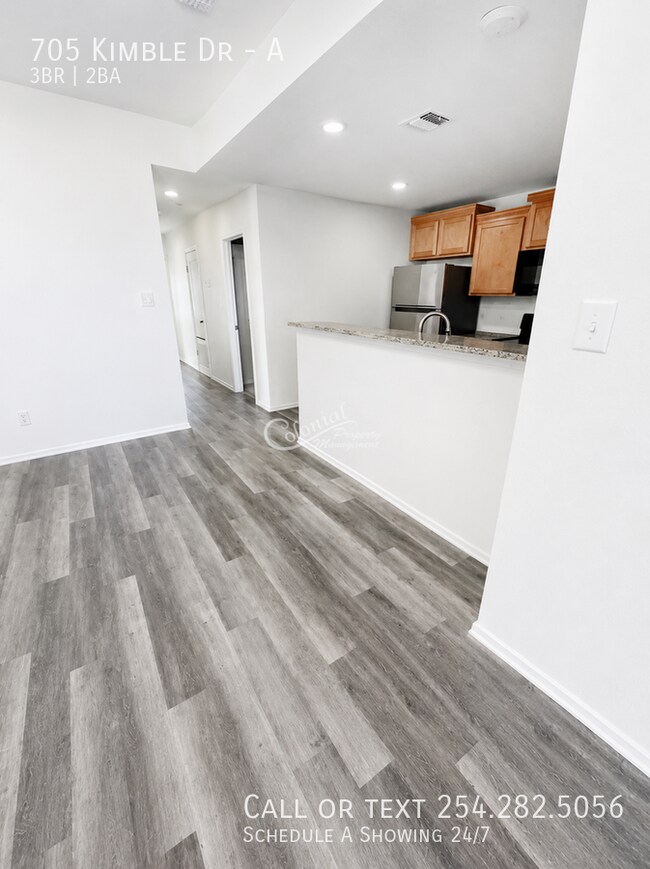 Building Photo - 705 Kimble Dr