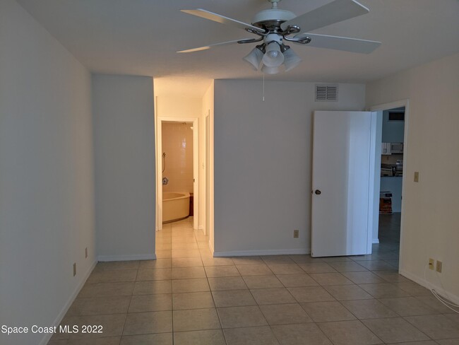 Building Photo - 3220 River Villa Way