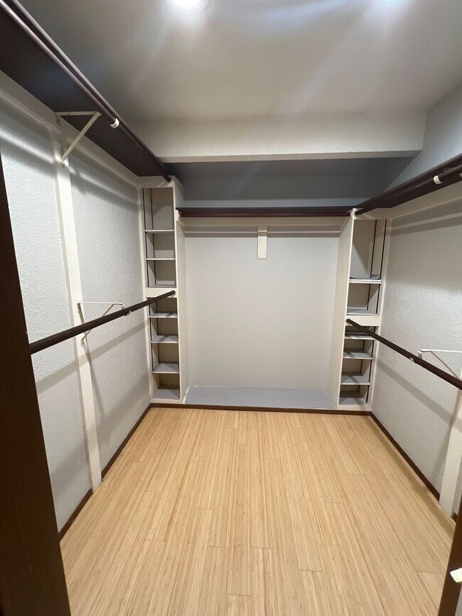 Building Photo - 3 Bedroom 2.5 Bath