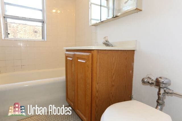 Building Photo - 717 W Belmont Ave