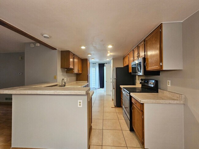 Building Photo - Aurora Highlands 3 Bed 2 1/2 Bath House w/...