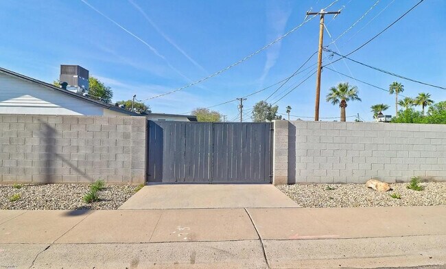 Building Photo - 8144 E Fairmount Ave