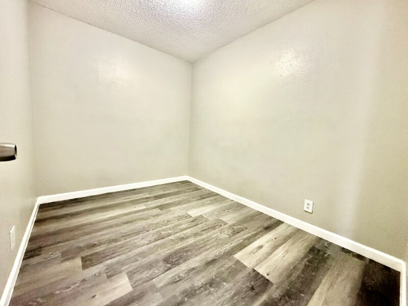 Building Photo - 3822 Englewood Cir