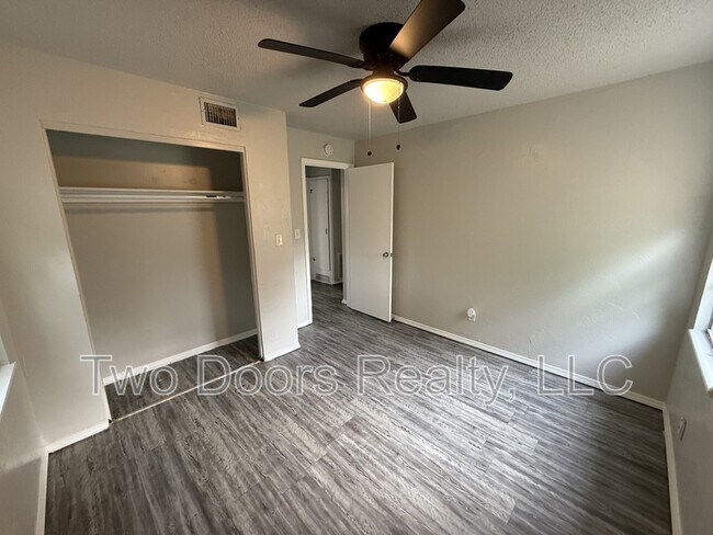 Building Photo - 605 SE 72nd St