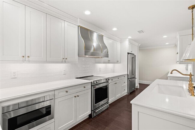 Building Photo - 648 Fitzwalter Dr