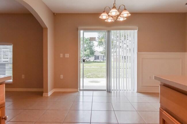 Building Photo - Inviting Two-Story Home in Ruskin	, FL