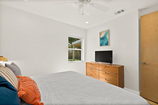 Building Photo - 107b A St