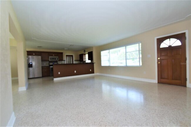 Building Photo - 6611 Colonial Dr