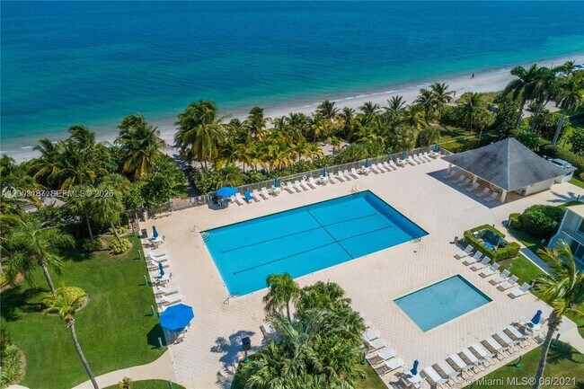 Building Photo - 881 Ocean Dr