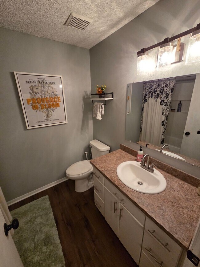 Building Photo - 7652 Wedgewood Ct
