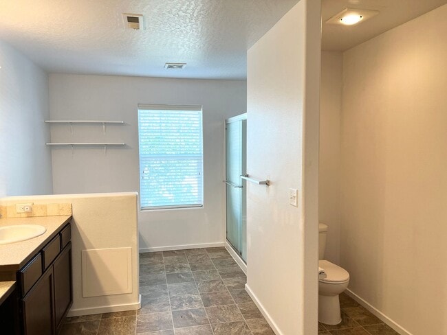 Building Photo - New on the market!
