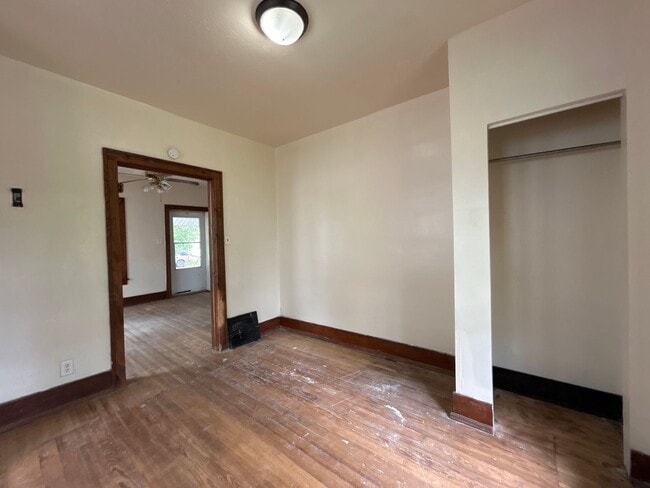 Building Photo - 1714 Roys Ave