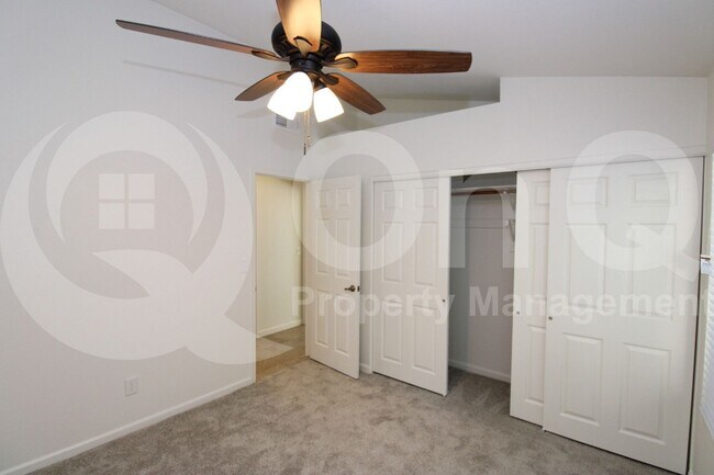 Building Photo - 55 E La Vieve Ln