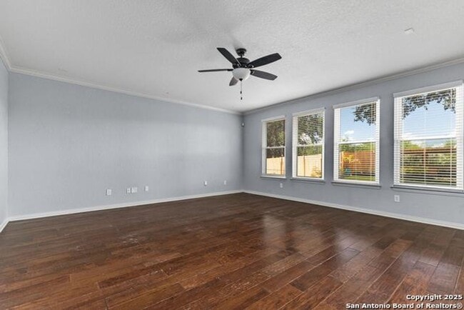 Building Photo - Move In Ready - Stunning 4 bd/2.5 Located ...