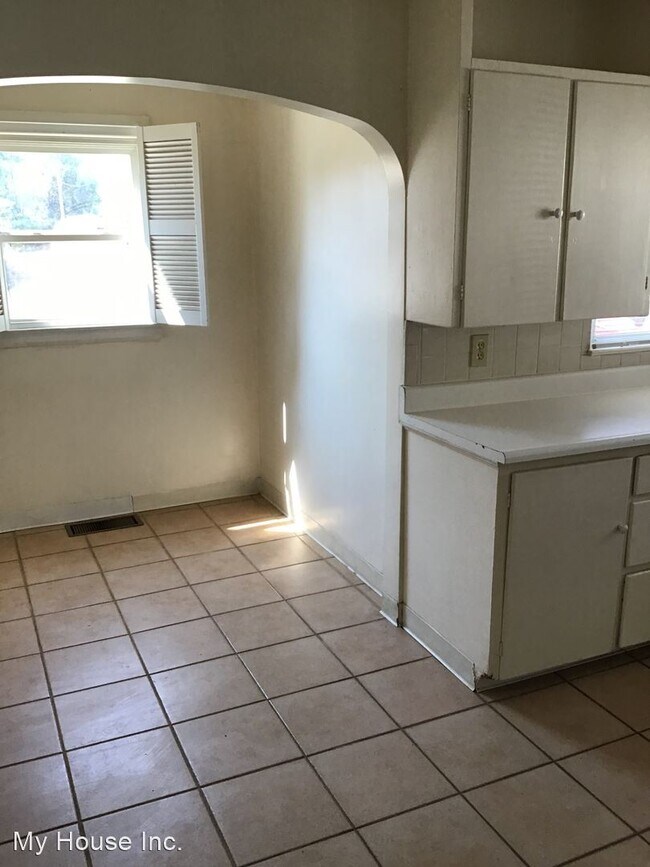 Building Photo - 3 br, 1 bath House - 1120 West Myrtle Street