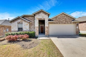Building Photo - Amazing 4 bed, 2 bath home in North East Austin!