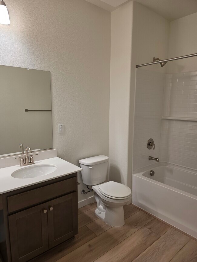 Building Photo - 2142 Hunter Crk Dr