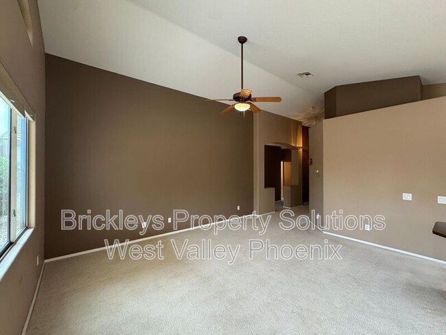 Building Photo - 18151 N Fiesta Dr