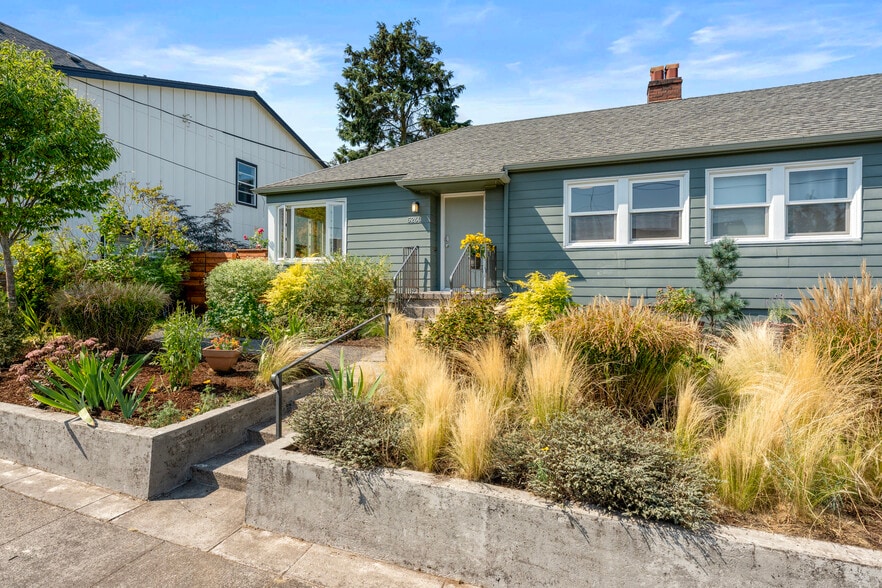 Main Entrance - 5263 NE 32nd Pl