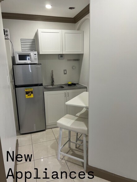Building Photo - 13991 SW 153rd Ave
