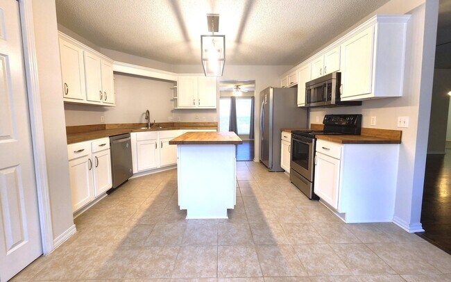 Building Photo - 316 Egan Dr