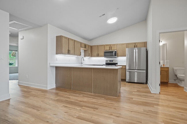 Building Photo - 117 Eiche Dr